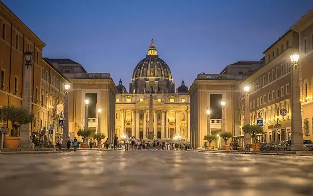 Popes Leo & Raphael: Art, Power, and Legacy in the Vatican